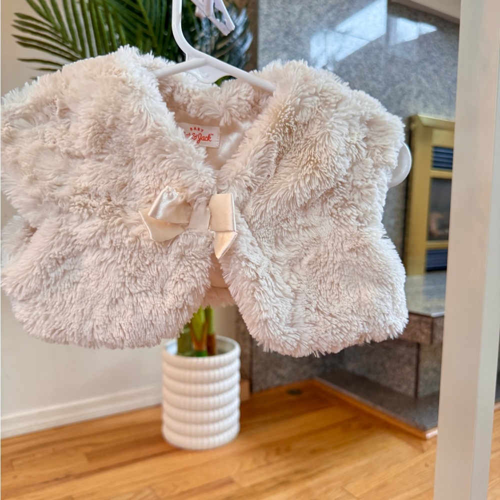 Girls light cream  faux fur shawl cape size 6-9m